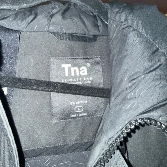 TNA Black Puffer St. Anton Jacket - Picture 2 of 3